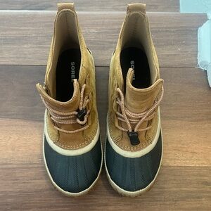 Sorel Brown and Black Lace-Up Boots